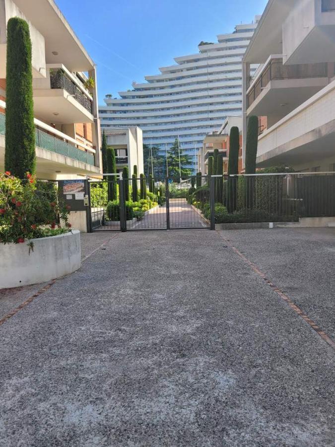 Villeneuve Loubet Plage- Entre Nice Et Cannes ภายนอก รูปภาพ